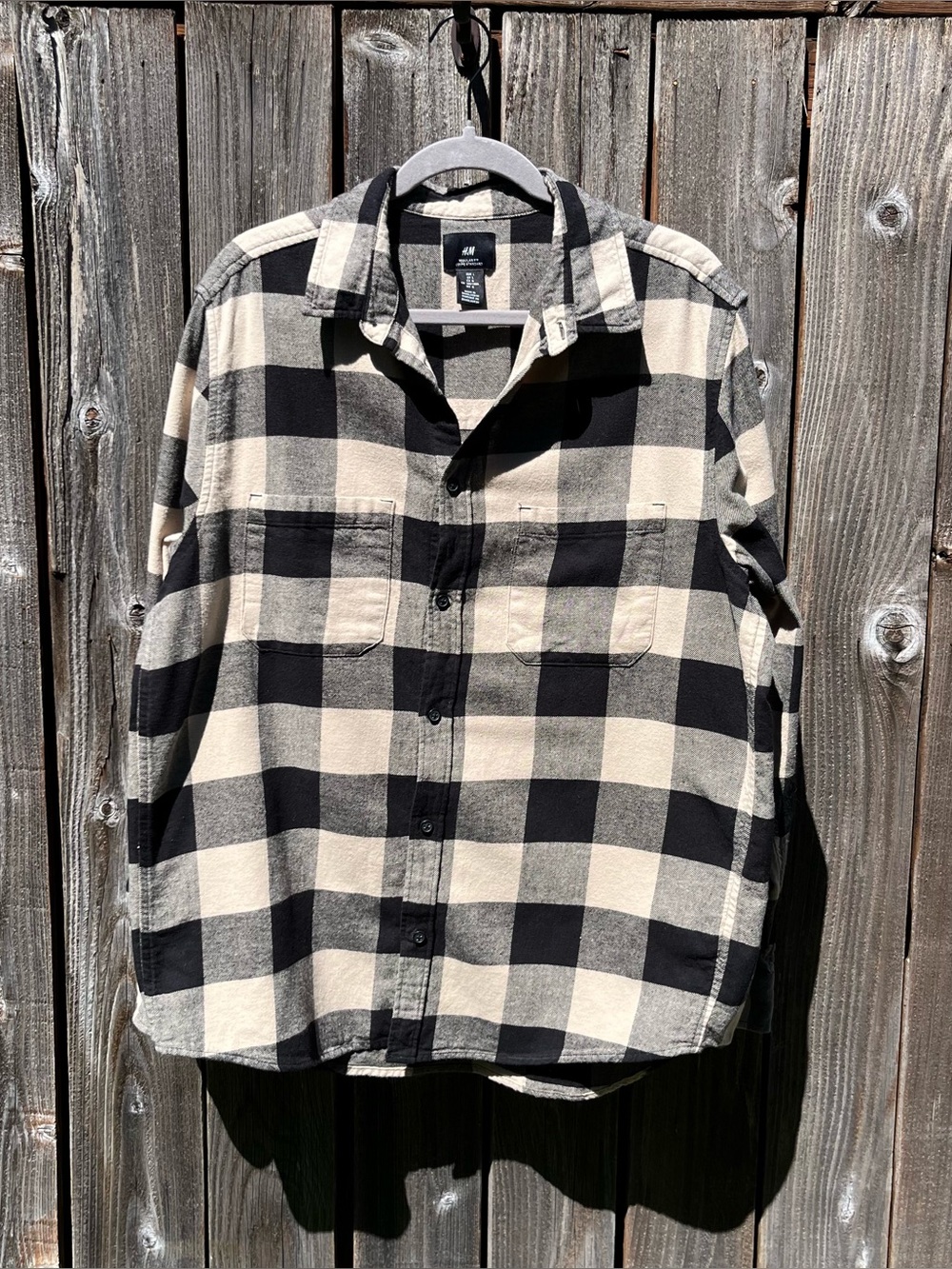 H&M black and tan plaid button down shirt size large